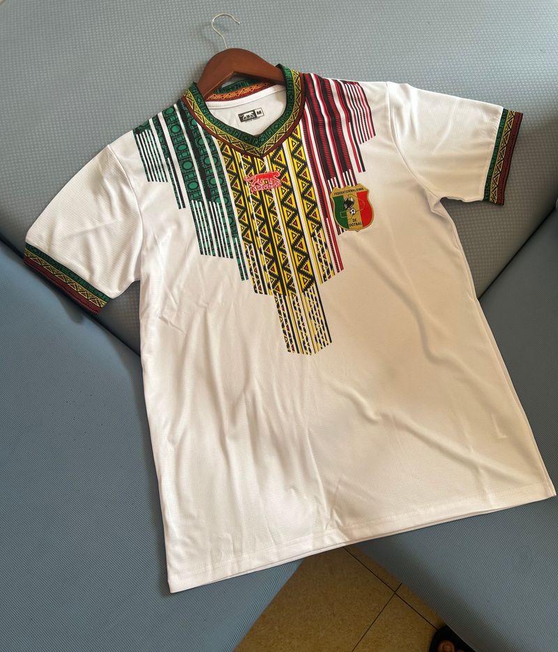 Aficionado visitante de Mali 2024