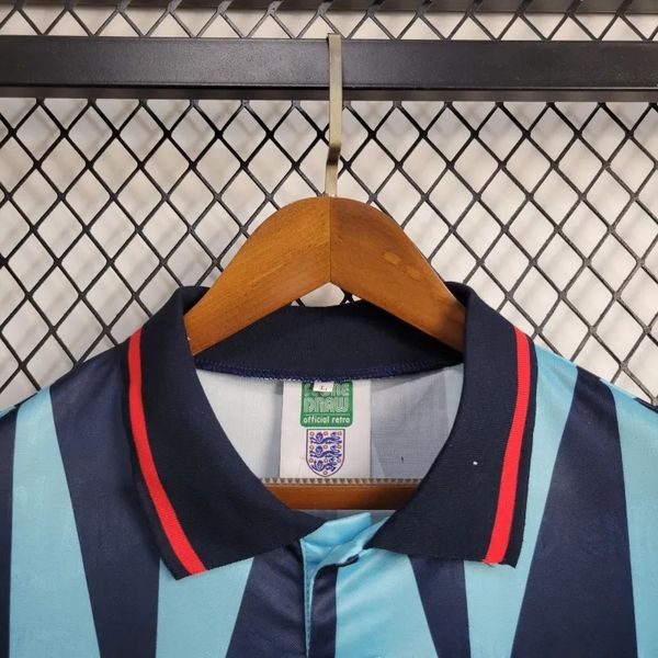 Aficionado del tercer uniforme retro de Inglaterra 1992