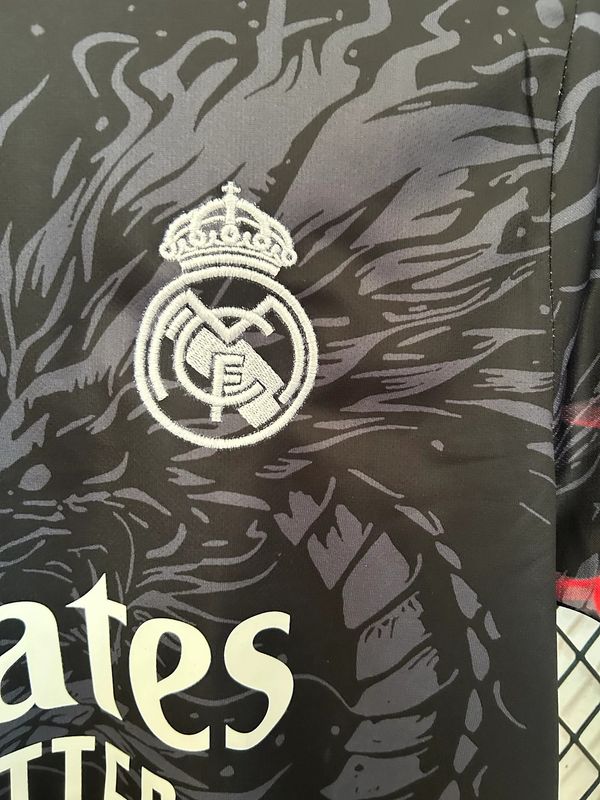 Real Madrid 2025/2026 Édition Spéciale Dragon - Version Fan [Adulte]
