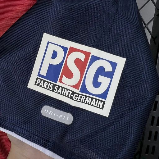 Retro Paris Saint-Germain 2001-2002 Home Fan