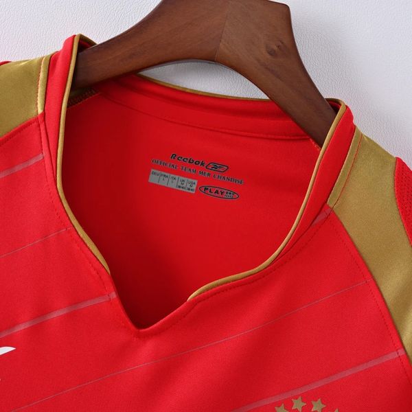 Retro Liverpool FC 2005-2006 Home Fan