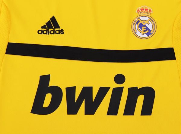 Real Madrid 2011/2012 Goalkeeper - Fan Version [Kids]