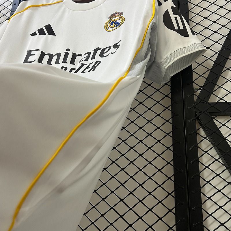 Real Madrid CF 2025/2026 Home - Fan [Adult]