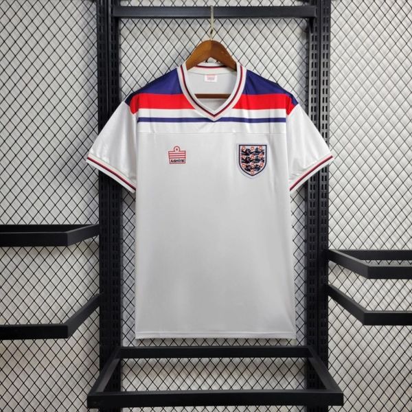 Aficionado de la equipación retro local de Inglaterra 1982