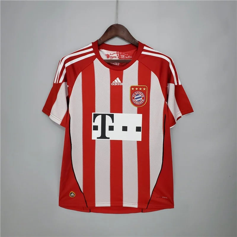 Retro Bayern München 2010-2011 Home Fan