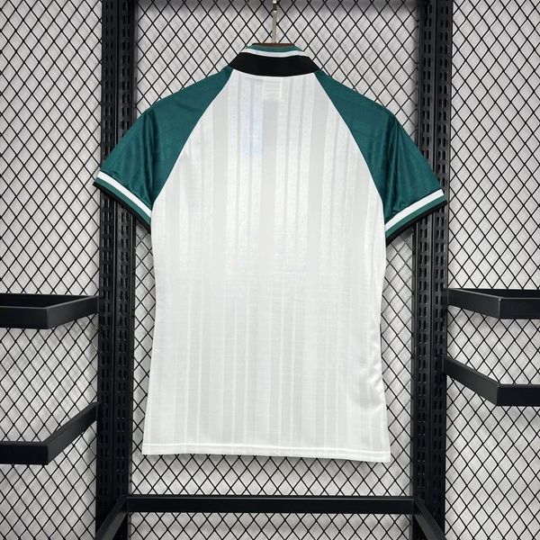Retro Liverpool FC 1993-1995 Away Fan