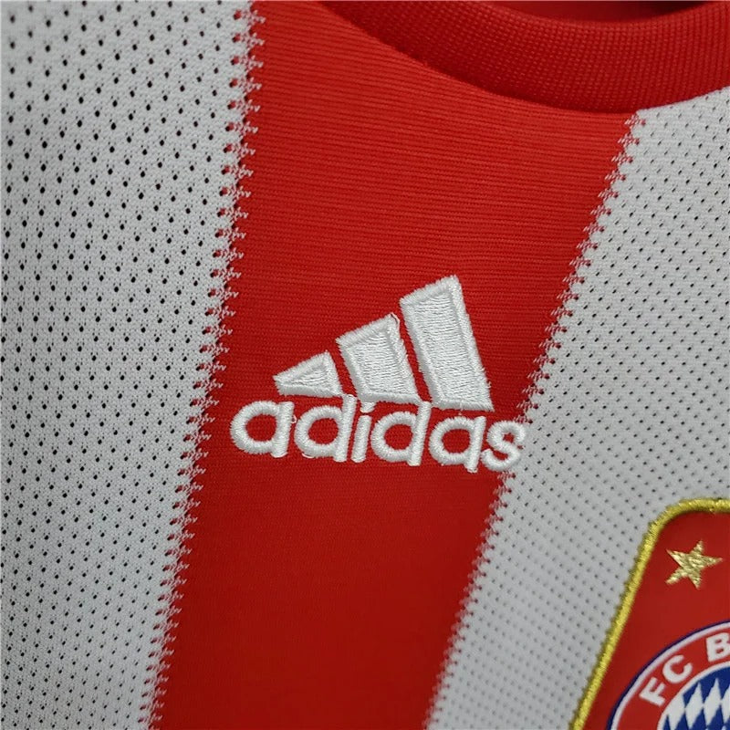 Retro Bayern München 2010-2011 Home Fan