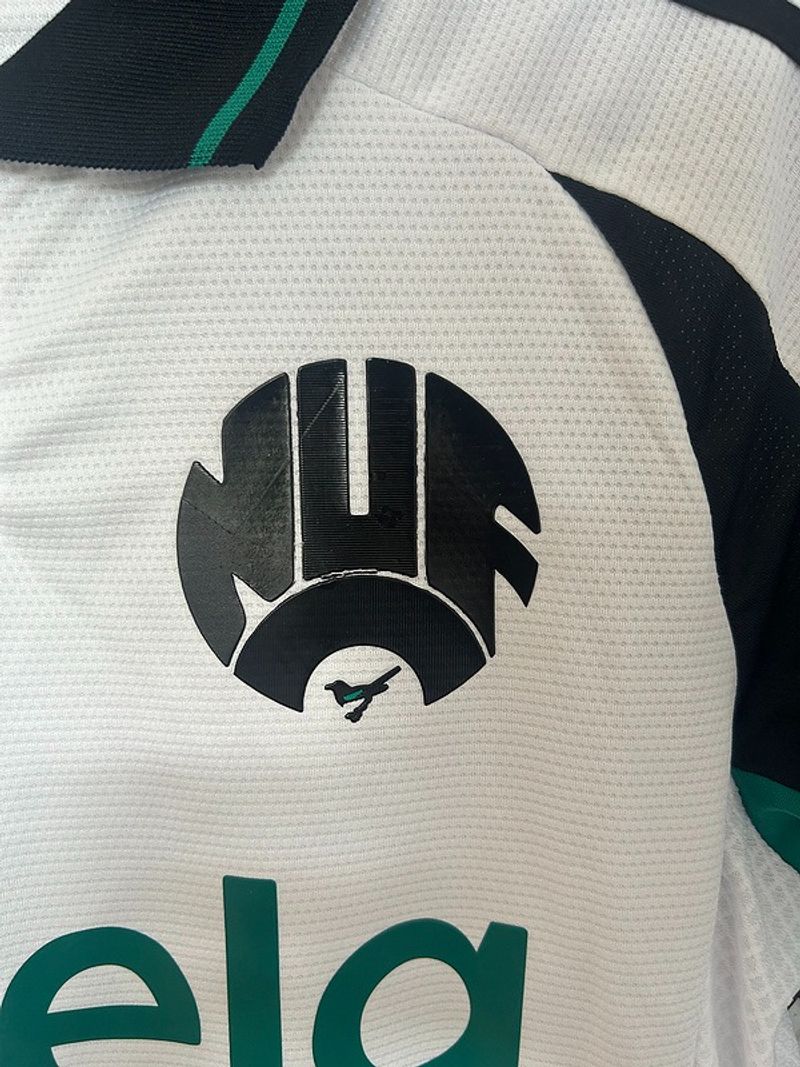 Newcastle United 2025/2026 Tercera - Versión Fan [Adulto]